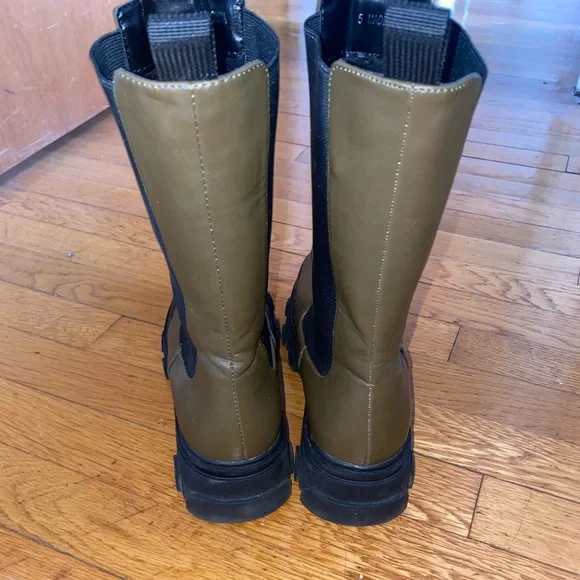 Boots - Picture 3 of 6